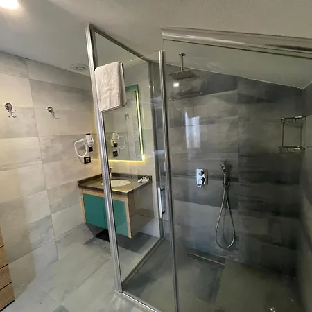 Peramis & Hotel 3*