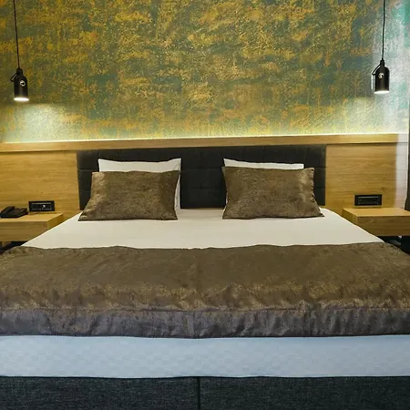 Hotel Peramis &