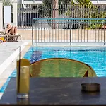 Peramis & Hotel 3*